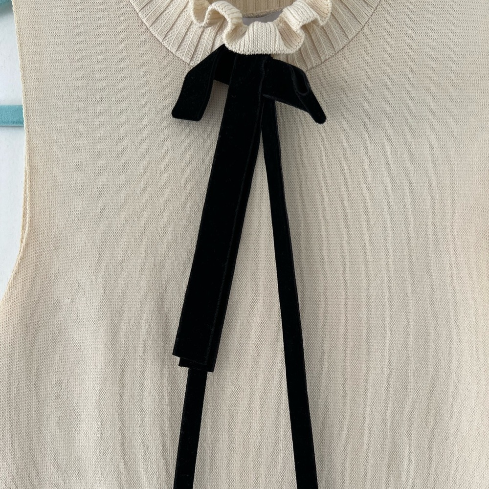 Cutest mini dress with velvet bow - Picture 6 of 6